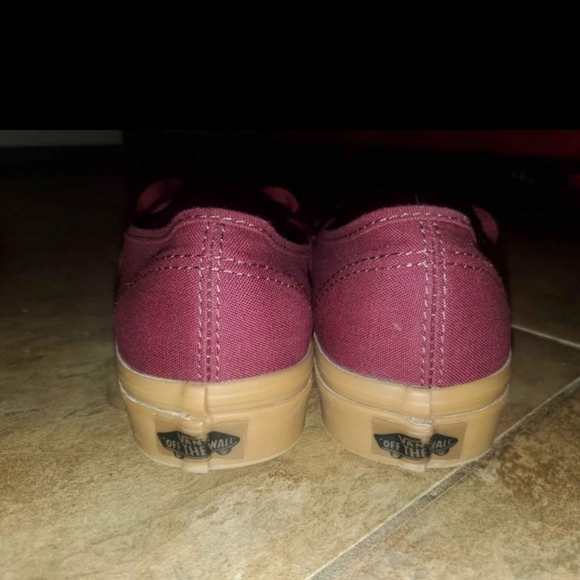 Vans - Picture 3 of 4